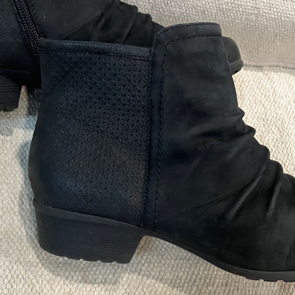 Rockport 7 1/2 wm’s Black leather Booties with side zip and leather footbed - Picture 8 of 16